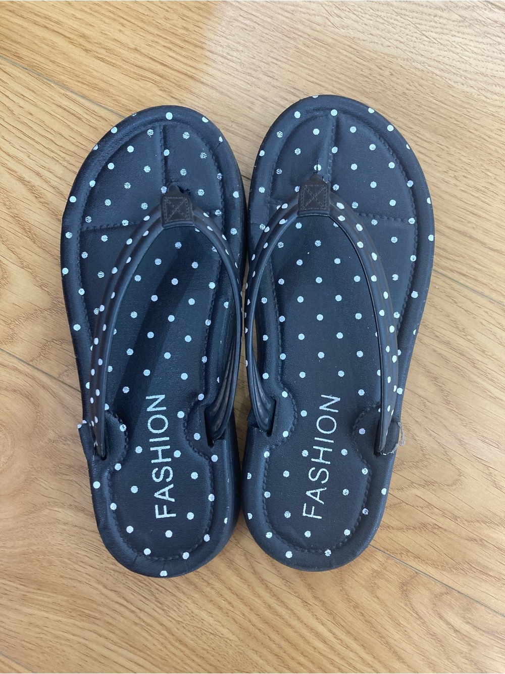 Black polka dot flip-flops for women